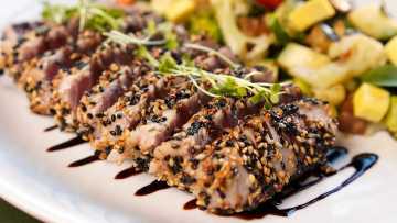 ATUM SELADO COM GERGILIM - KIN SUSHI BAR