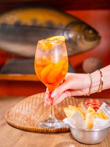 APEROL: O TOQUE CÍTRICO E VIBRANTE - TAMBAQUI DE BANDA