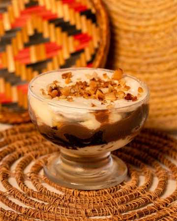 MOUSSE DE CUPUAÇO COM CASTANHA - AMAZÔNICO PEIXARIA